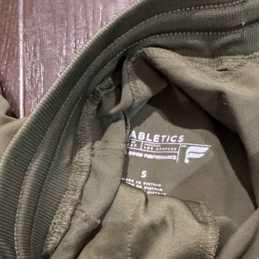 Fabletics Sage Green Scrub Set - Picture 5 of 5